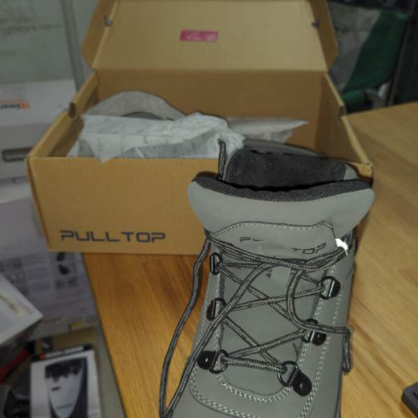 pulltop travis shoes size 8