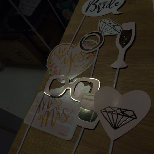 ✨ Sparkle & Celebrate: Like-New Bridal Shower Decor! ✨