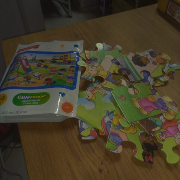 🧩 Like-New: Fisher-Price Little People Jigsaw Puzzle (24-Pc)