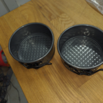 🍰 Auction: Set of 2 "Like New" Mini Cake Pans
